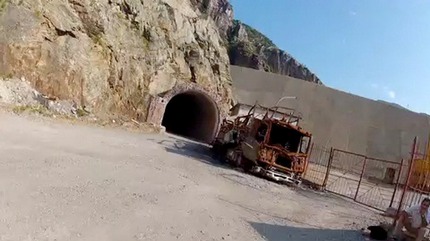 through-the-tunnel-to-lake